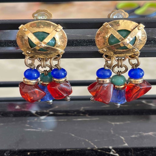 Clip earrings