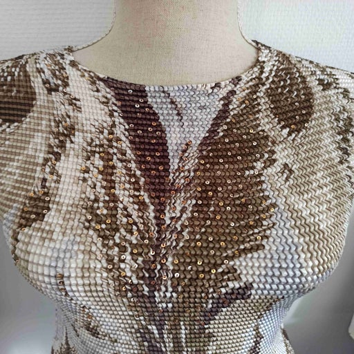 Sequined popcorn top