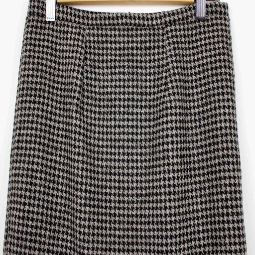 Short houndstooth skirt