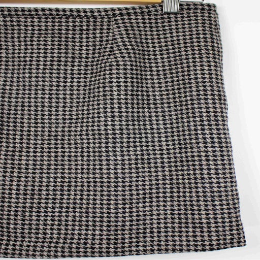 Short houndstooth skirt