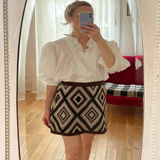 Short wool skirt