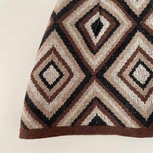 Short wool skirt