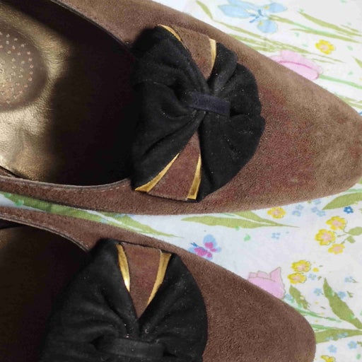 Suede pumps