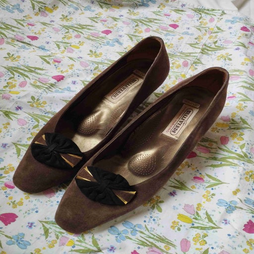 Suede pumps
