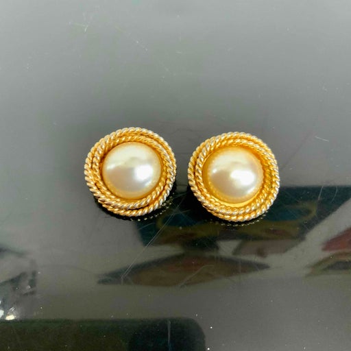 Clip earrings