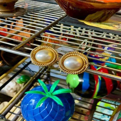 Clip earrings