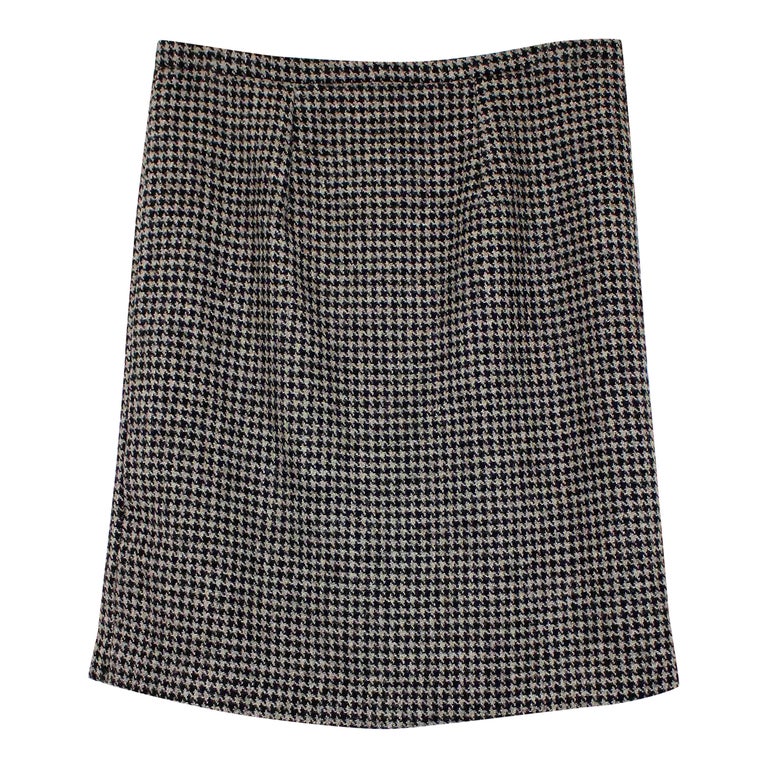 Short houndstooth skirt