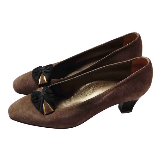 Suede pumps