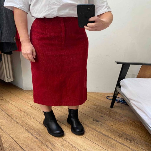 Straight velvet skirt