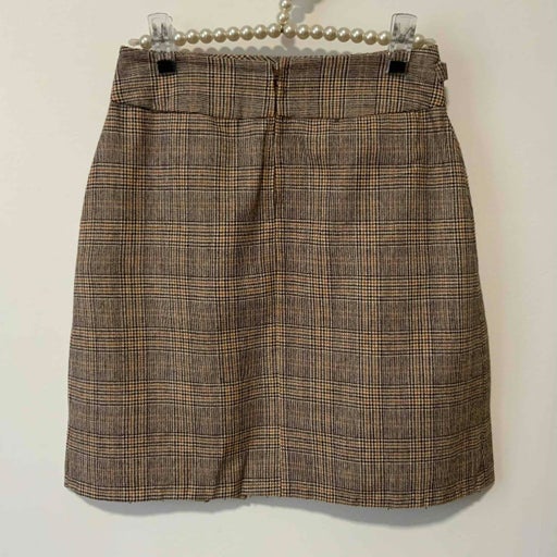 Pleated checked skirt