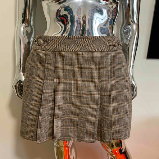 Pleated checked skirt