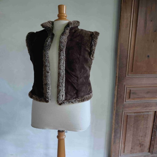 Suede sleeveless vest