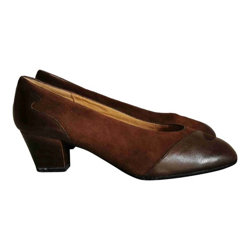 Leather pumps