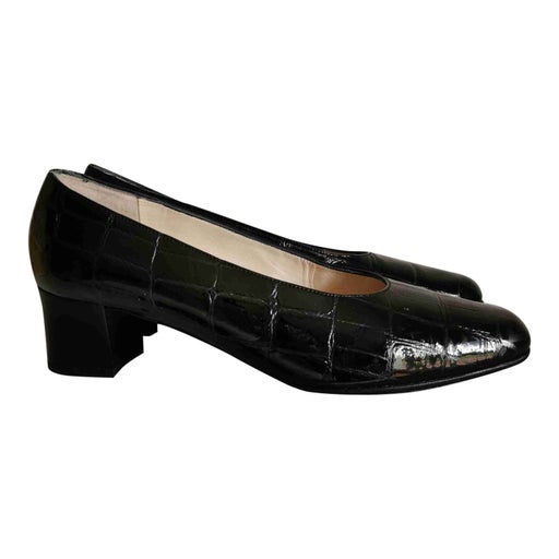 Leather pumps