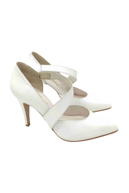 White leather pumps with strap on the