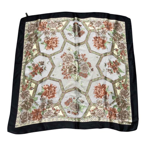 Flower scarf