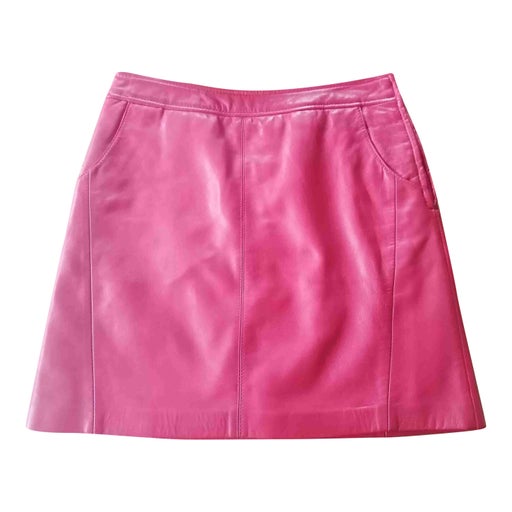 Short leather skirt