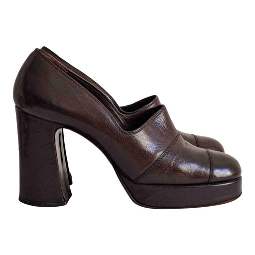 Leather pumps