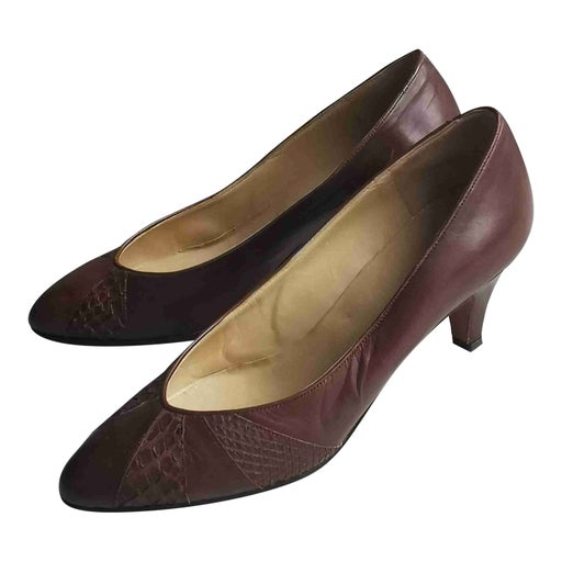Leather pumps