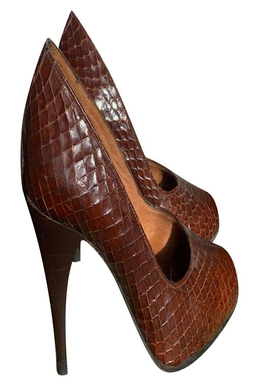 Exotic leather pumps