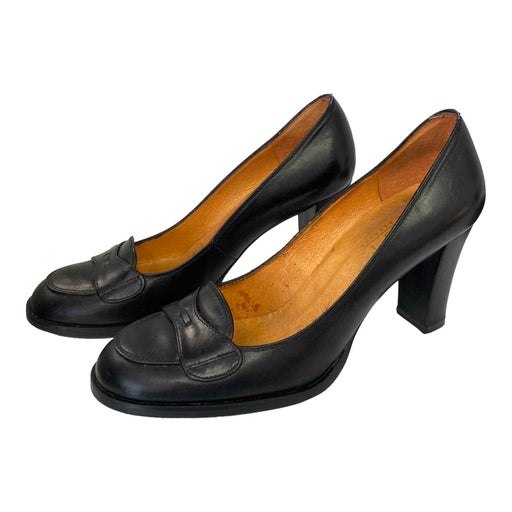 Leather pumps