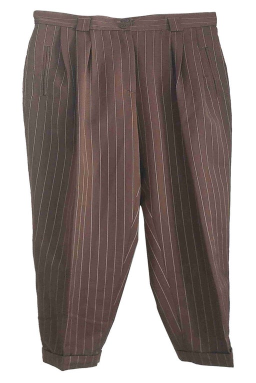 High-waisted pleated pants