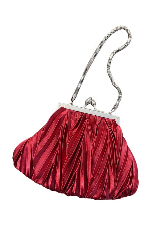 Pleated clutch