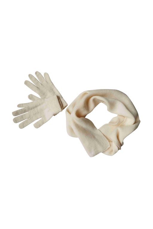Scarf and pair of wool gloves