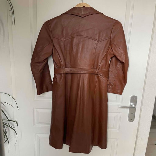 Fitted leather trench coat