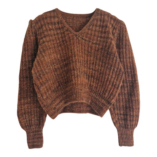 Short wool sweater