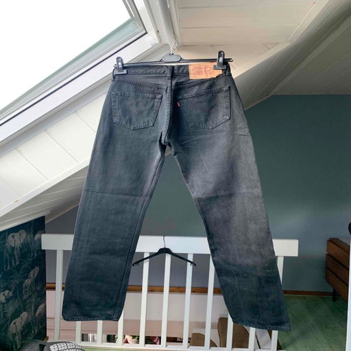 Levi's 501 W31 L34 jeans.