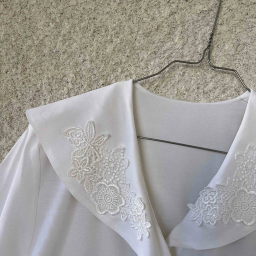 Embroidered collar blouse