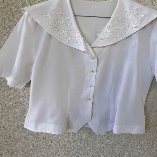 Embroidered collar blouse