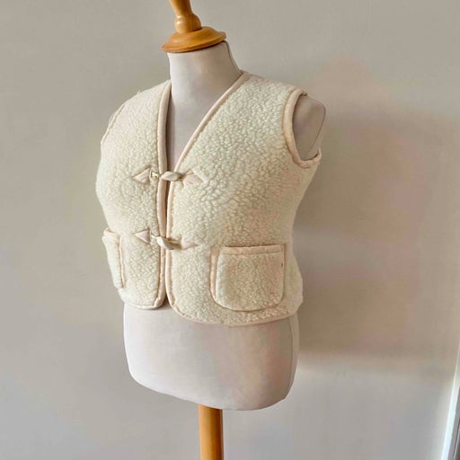 Sleeveless vest