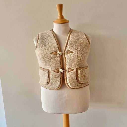 Sleeveless wool vest