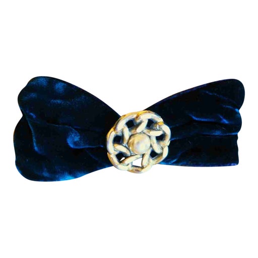 Velvet barrette
