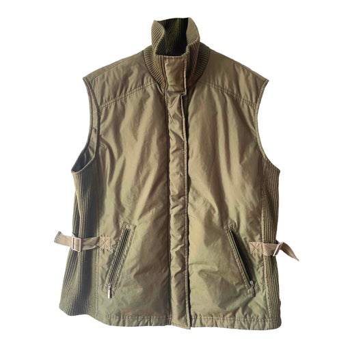 Sleeveless jacket