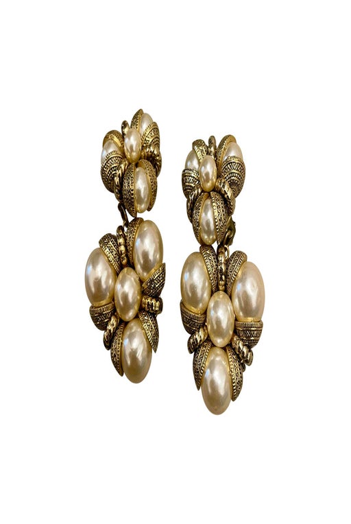 Clip-on earrings set with pearl