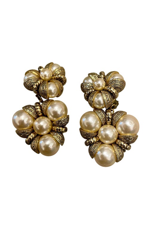 Clip-on earrings set with pearl