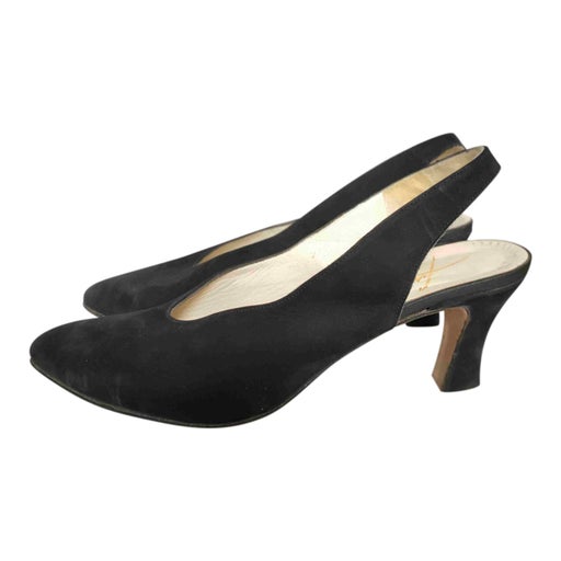 Velvet pumps