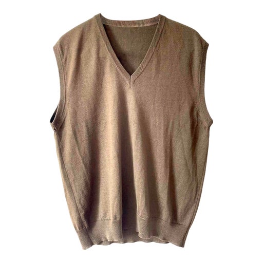 Sleeveless sweater