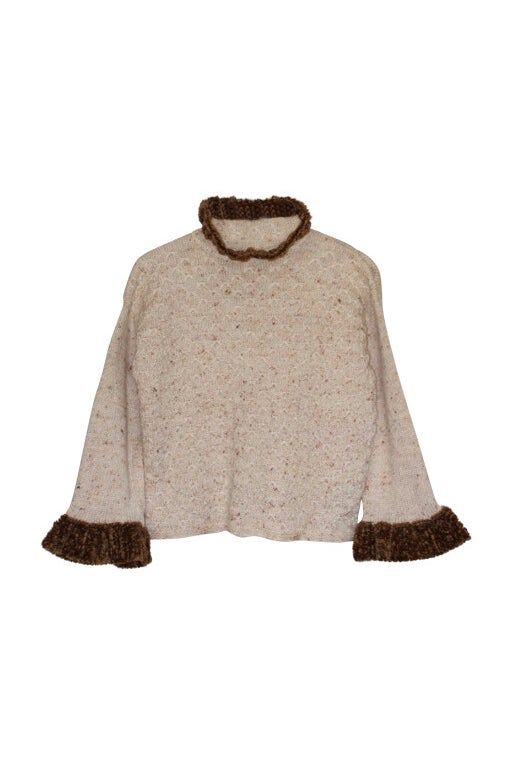 Short wool sweater