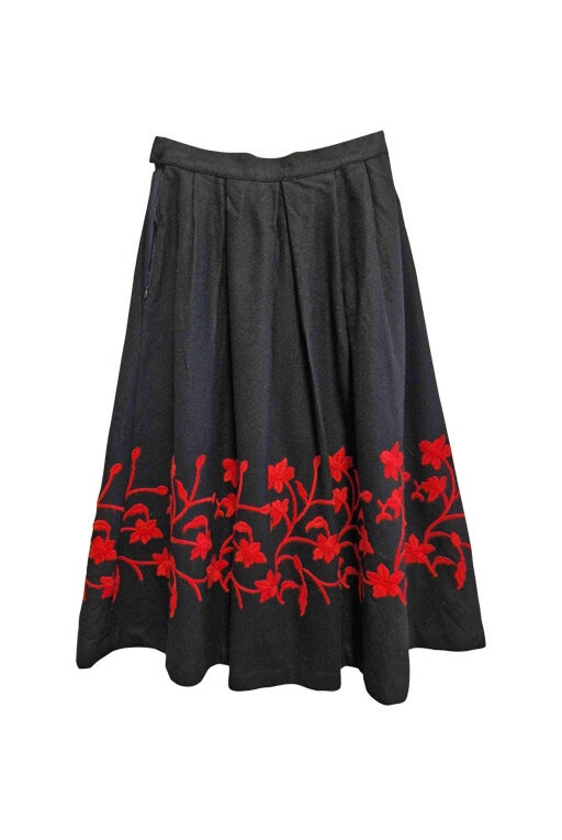 Embroidered wool skirt 