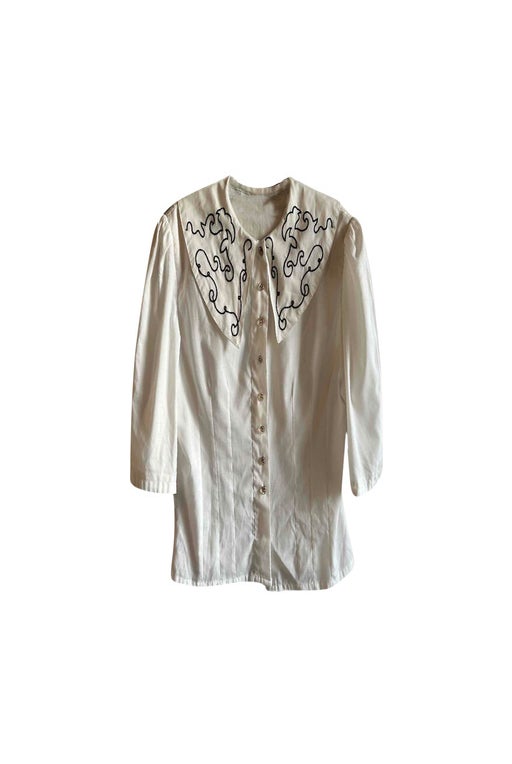 Embroidered collar blouse 