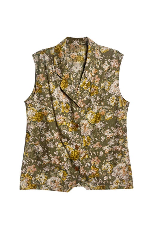 Sleeveless floral shirt 