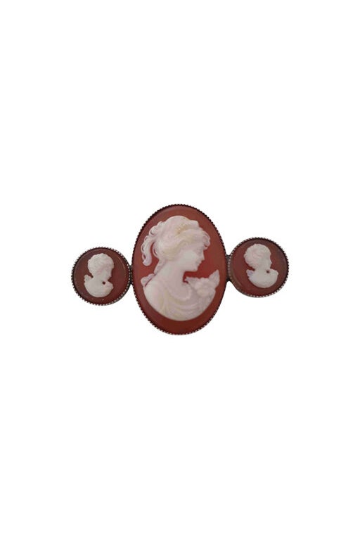 Cameo brooch 