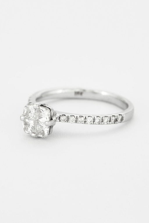 Bague en or gris et diamants