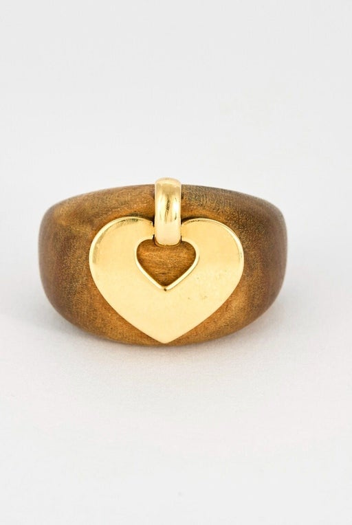 POIRAY - bague en or jaune et bois de santal
