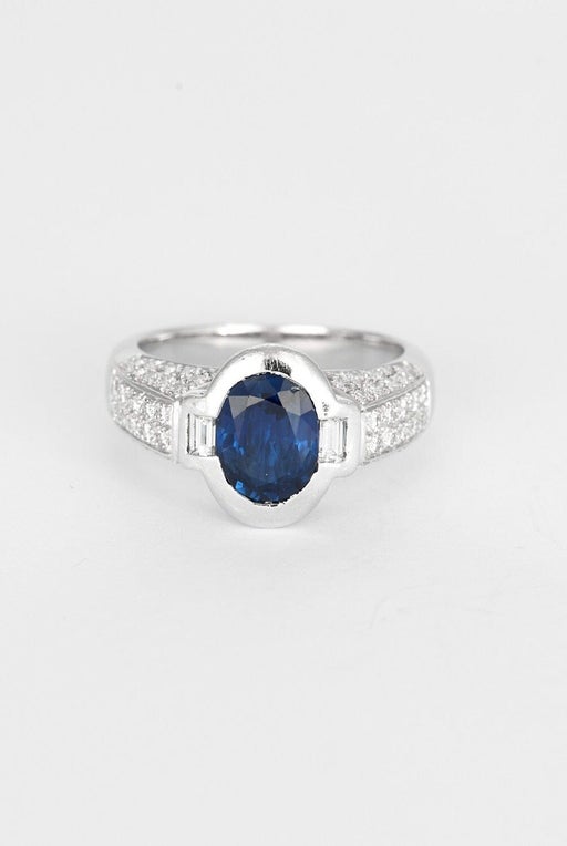 Bague en or blanc, saphir et diamants